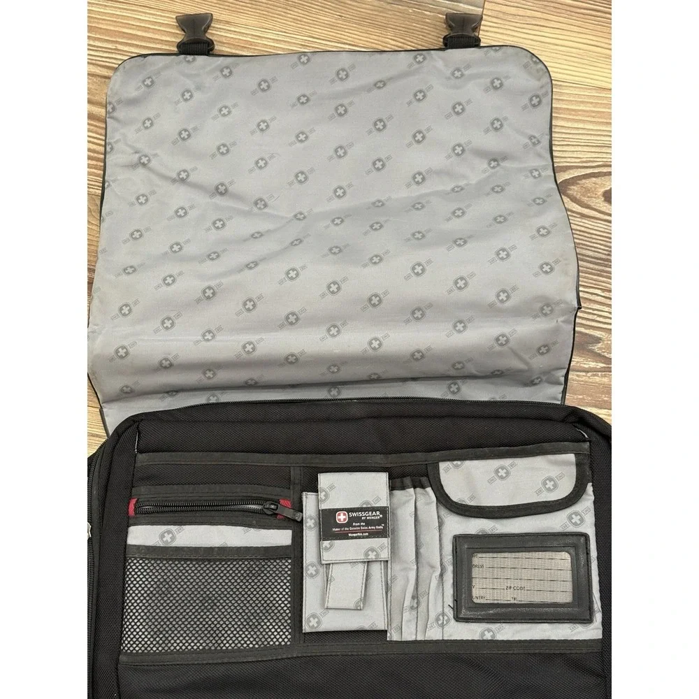 Swiss Gear Large Laptop Bag & Messenger 17x15x5 in With 14 Pockets.